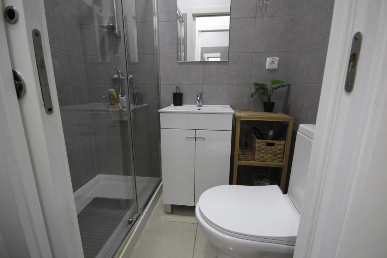 Antique M1 R1 - Amazing Double Room With Shared Bathroom In Marques Pombal Lissabon Buitenkant foto